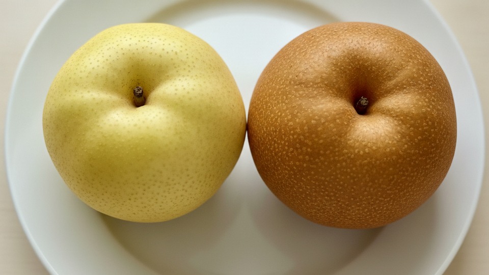 青梨と赤梨を並べた比較